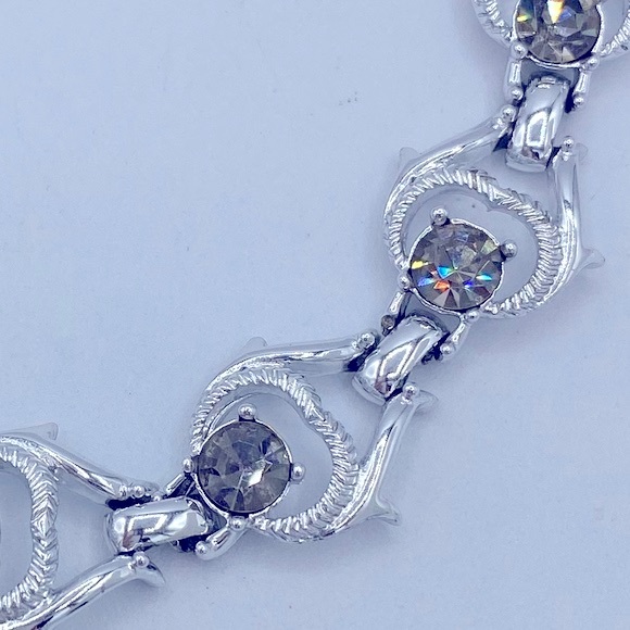 Sarah Coventry “Cool Surrender”Bracelet Silver-tone With Smokey Grey Rhinestones - Picture 9 of 13